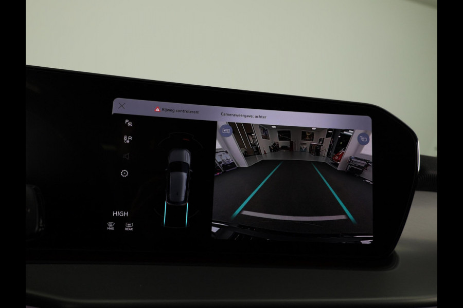 Audi Q3 Advanced edition e-hybrid 272 pk | Techniekpakket plus | Glazen panoramadak | Ambiente lichtpakket | Verwarmbaar stuurwiel |