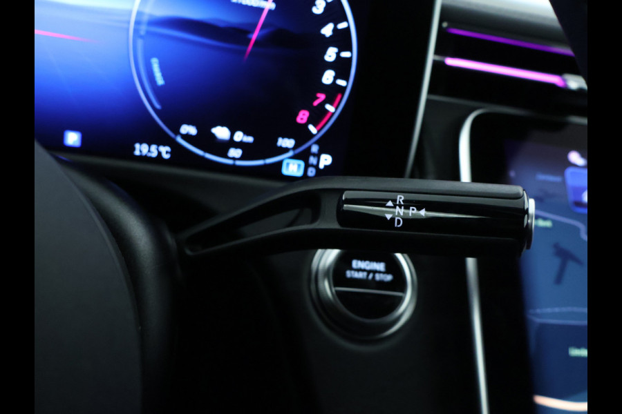 Mercedes-Benz E-Klasse Estate 300 e AMG Plug-In Hybride | AMG Styling | Trekhaak | Digital light | Keyless go | Distronic | Keyless go | Memory Pakket voorsteoelen. Inclusief 24 maanden MB Certified garantie voor Europa.