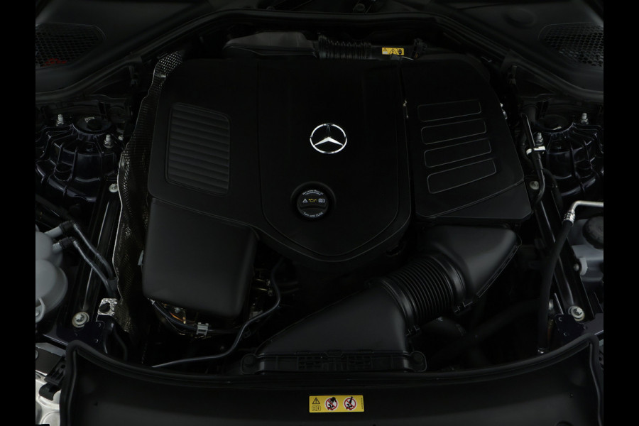 Mercedes-Benz E-Klasse Estate 300 e AMG Plug-In Hybride | AMG Styling | Trekhaak | Digital light | Keyless go | Distronic | Keyless go | Memory Pakket voorsteoelen. Inclusief 24 maanden MB Certified garantie voor Europa.