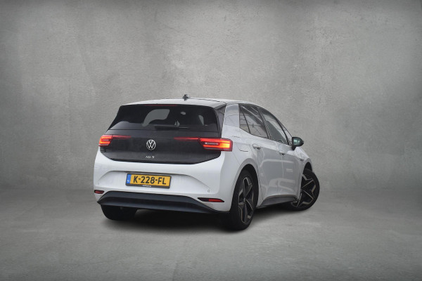 Volkswagen ID.3 First Plus 58 kWh | Apple CarPlay | Keyless | 19'' LM | Stoelverwarming