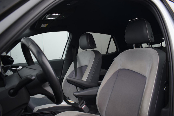 Volkswagen ID.3 First Plus 58 kWh | Apple CarPlay | Keyless | 19'' LM | Stoelverwarming