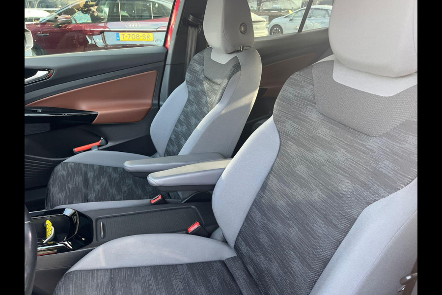 Volkswagen ID.5 Pro 77 kWh | Stoel- en stuurwielverwarming | Achteruitrijcamera | 20 inch velgen | Getint glas | Navigatie