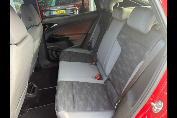 Volkswagen ID.5 Pro 77 kWh | Stoel- en stuurwielverwarming | Achteruitrijcamera | 20 inch velgen | Getint glas | Navigatie