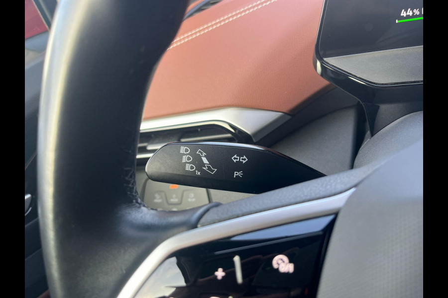 Volkswagen ID.5 Pro 77 kWh | Stoel- en stuurwielverwarming | Achteruitrijcamera | 20 inch velgen | Getint glas | Navigatie