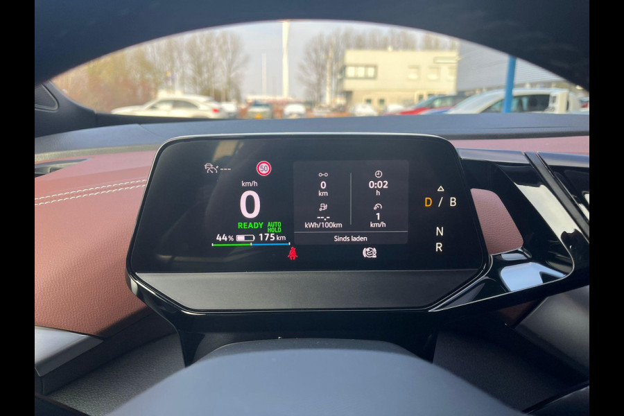 Volkswagen ID.5 Pro 77 kWh | Stoel- en stuurwielverwarming | Achteruitrijcamera | 20 inch velgen | Getint glas | Navigatie