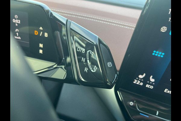 Volkswagen ID.5 Pro 77 kWh | Stoel- en stuurwielverwarming | Achteruitrijcamera | 20 inch velgen | Getint glas | Navigatie