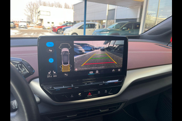 Volkswagen ID.5 Pro 77 kWh | Stoel- en stuurwielverwarming | Achteruitrijcamera | 20 inch velgen | Getint glas | Navigatie
