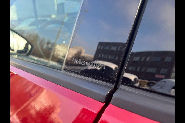 Volkswagen ID.5 Pro 77 kWh | Stoel- en stuurwielverwarming | Achteruitrijcamera | 20 inch velgen | Getint glas | Navigatie