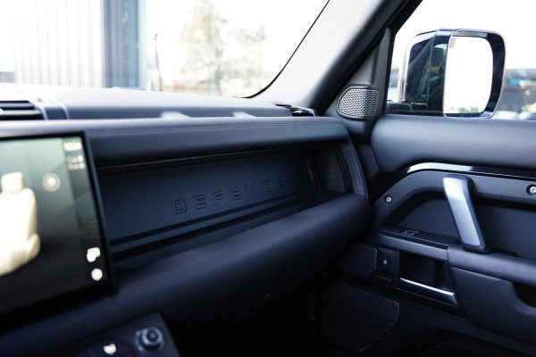 Land Rover Defender 110 P 525 V8 Black Edition / Panoramadak / Meridian