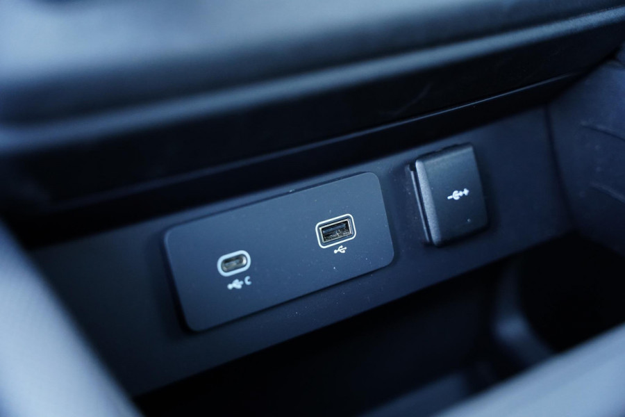 Land Rover Defender 110 P 525 V8 Black Edition / Panoramadak / Meridian