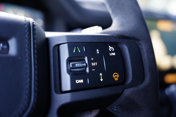 Land Rover Defender 110 P 525 V8 Black Edition / Panoramadak / Meridian