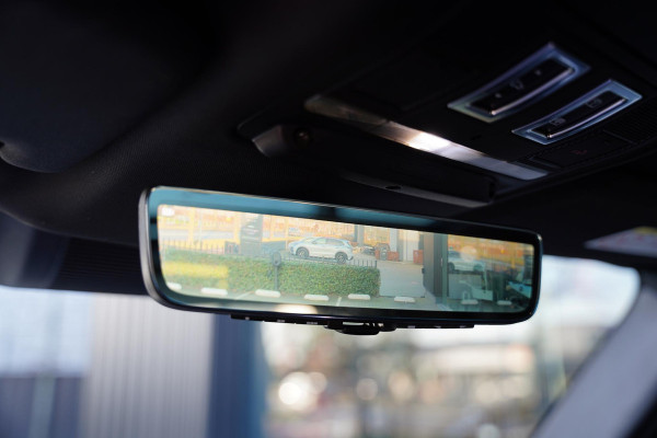 Land Rover Defender 110 P 525 V8 Black Edition / Panoramadak / Meridian