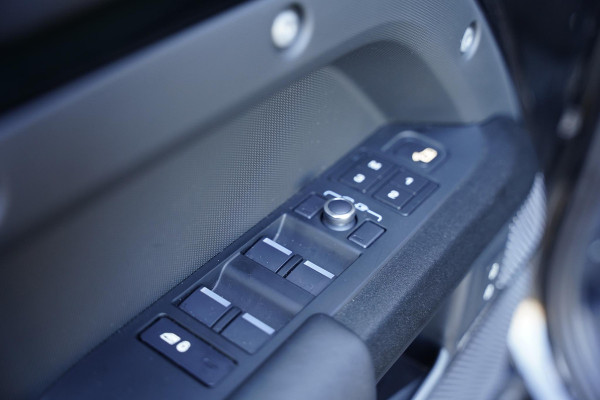 Land Rover Defender 110 P 525 V8 Black Edition / Panoramadak / Meridian