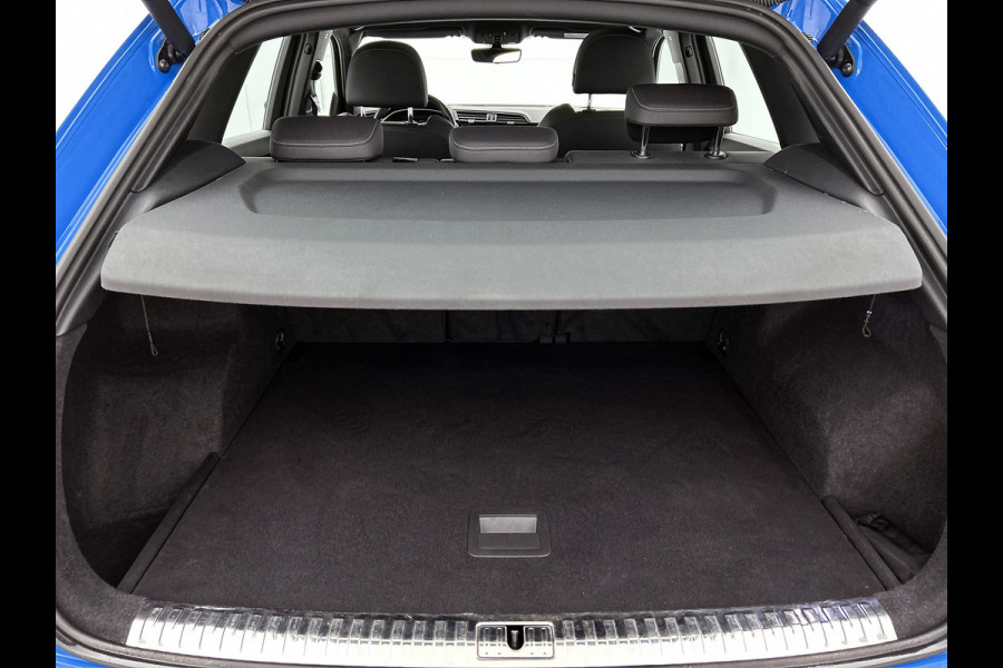 Audi Q3 40 TFSI quattro 3x S Line(NL-auto, Panorama, Dealer OndH, Digitale Dash, PDC V+A, Lane Assist, Addpt Cruise Con,Etc)