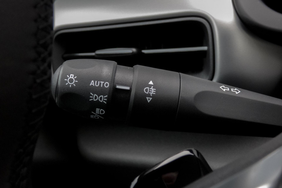 Jeep Avenger 1.2 e-Hybrid Altitude | STOELVERWARMING | ADAPTIEVE CRUISE CONTROL | PARKEERSENSOREN