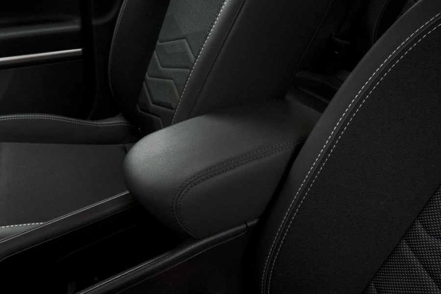 Jeep Avenger 1.2 e-Hybrid Altitude | STOELVERWARMING | ADAPTIEVE CRUISE CONTROL | PARKEERSENSOREN