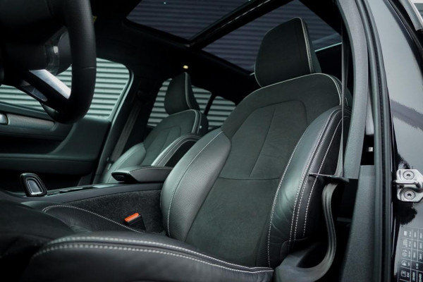 Volvo XC40 Recharge P8 AWD R-Design / Pano / Trekhaak / 20'' / Warmtepomp / Harman Kardon