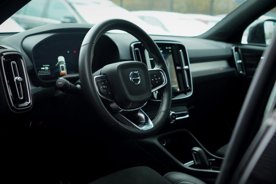 Volvo XC40 Recharge P8 AWD R-Design / Pano / Trekhaak / 20'' / Warmtepomp / Harman Kardon