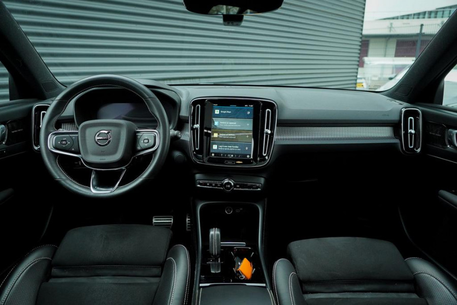 Volvo XC40 Recharge P8 AWD R-Design / Pano / Trekhaak / 20'' / Warmtepomp / Harman Kardon