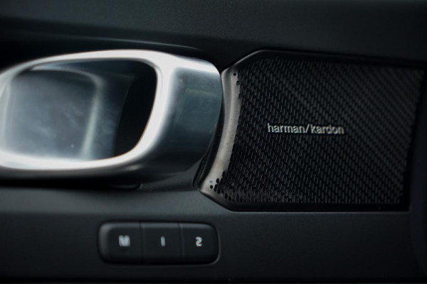 Volvo XC40 Recharge P8 AWD R-Design / Pano / Trekhaak / 20'' / Warmtepomp / Harman Kardon