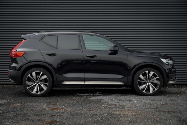 Volvo XC40 Recharge P8 AWD R-Design / Pano / Trekhaak / 20'' / Warmtepomp / Harman Kardon