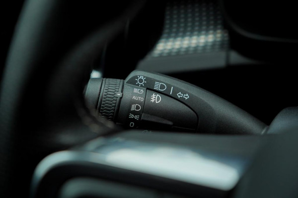 Volvo XC40 Recharge P8 AWD R-Design / Pano / Trekhaak / 20'' / Warmtepomp / Harman Kardon