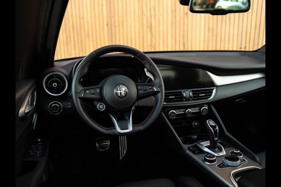 Alfa Romeo Giulia 2.0T GME AWD Competizione 280pk | Pano-dak | Harman/Kardon | CarPlay | Lederen dash.