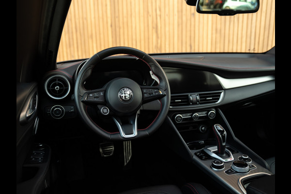 Alfa Romeo Giulia 2.0T GME AWD Competizione 280pk | Pano-dak | Harman/Kardon | CarPlay | Lederen dash.
