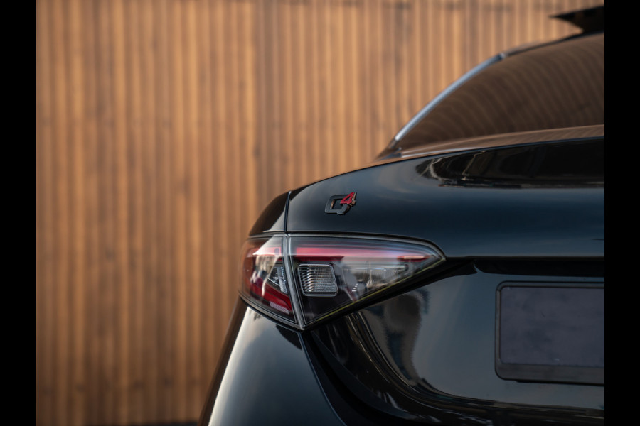 Alfa Romeo Giulia 2.0T GME AWD Competizione 280pk | Pano-dak | Harman/Kardon | CarPlay | Lederen dash.