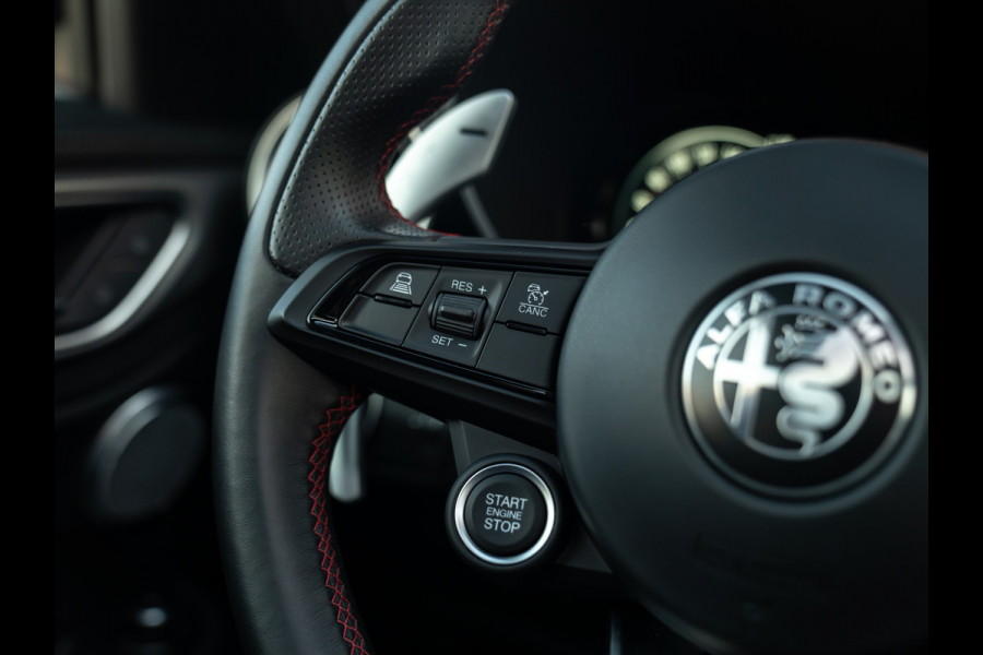 Alfa Romeo Giulia 2.0T GME AWD Competizione 280pk | Pano-dak | Harman/Kardon | CarPlay | Lederen dash.