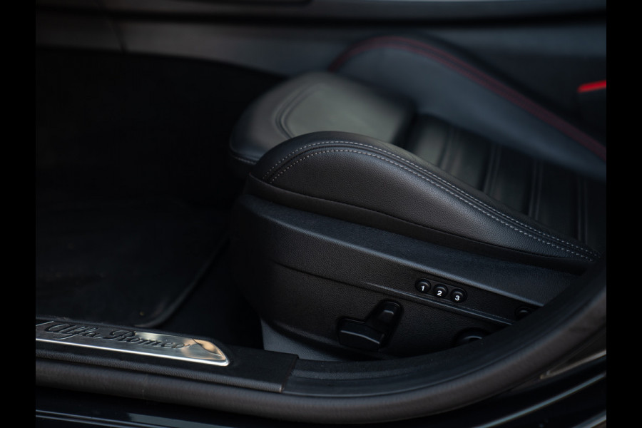 Alfa Romeo Giulia 2.0T GME AWD Competizione 280pk | Pano-dak | Harman/Kardon | CarPlay | Lederen dash.