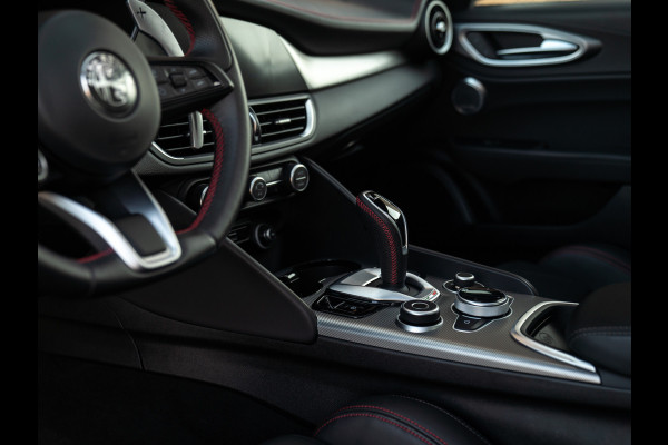 Alfa Romeo Giulia 2.0T GME AWD Competizione 280pk | Pano-dak | Harman/Kardon | CarPlay | Lederen dash.