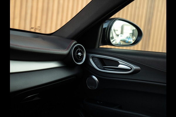 Alfa Romeo Giulia 2.0T GME AWD Competizione 280pk | Pano-dak | Harman/Kardon | CarPlay | Lederen dash.