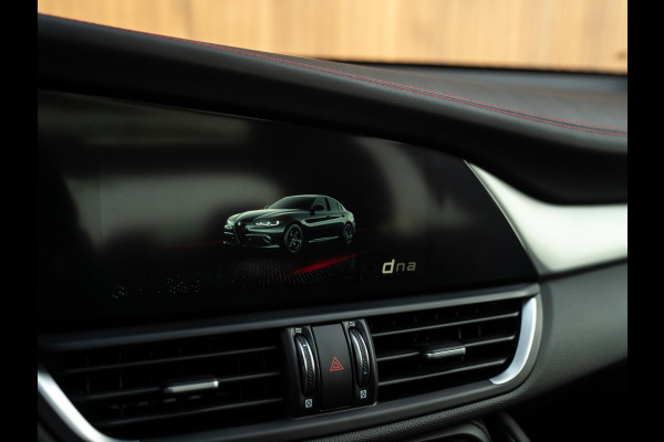 Alfa Romeo Giulia 2.0T GME AWD Competizione 280pk | Pano-dak | Harman/Kardon | CarPlay | Lederen dash.