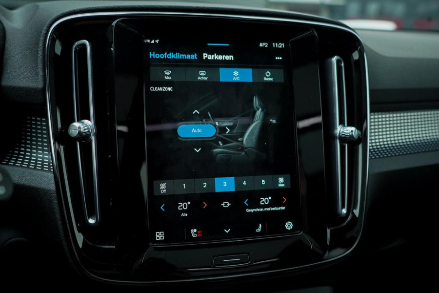 Volvo XC40 Recharge P8 AWD R-Design / Pano / Trekhaak / 20'' / Warmtepomp / Harman Kardon