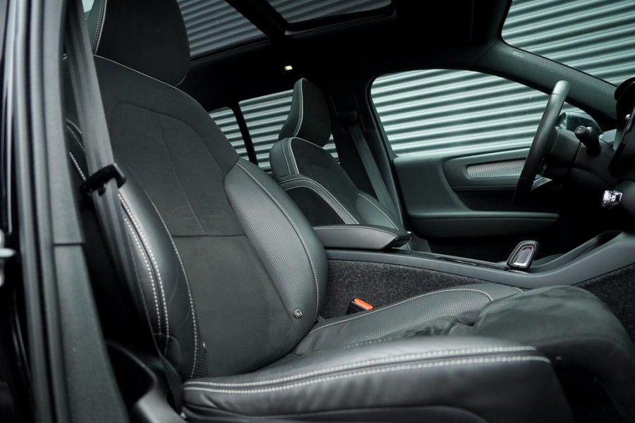 Volvo XC40 Recharge P8 AWD R-Design / Pano / Trekhaak / 20'' / Warmtepomp / Harman Kardon