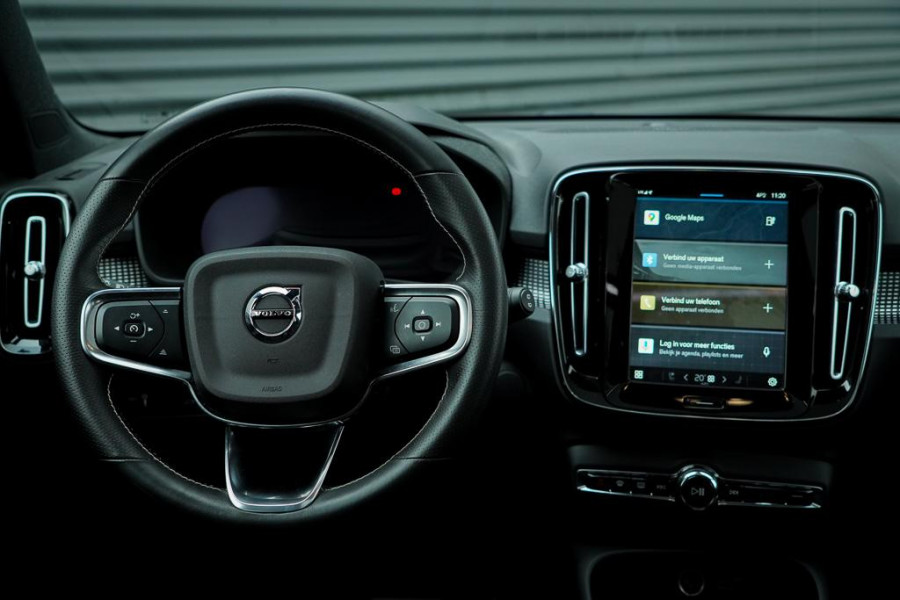 Volvo XC40 Recharge P8 AWD R-Design / Pano / Trekhaak / 20'' / Warmtepomp / Harman Kardon