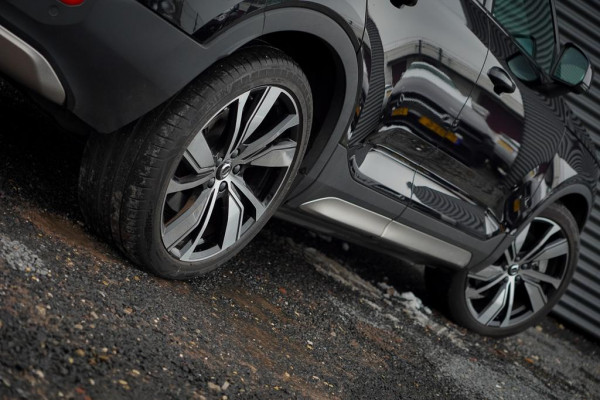 Volvo XC40 Recharge P8 AWD R-Design / Pano / Trekhaak / 20'' / Warmtepomp / Harman Kardon