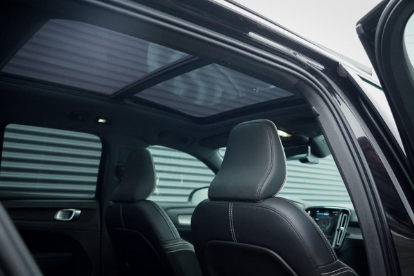 Volvo XC40 Recharge P8 AWD R-Design / Pano / Trekhaak / 20'' / Warmtepomp / Harman Kardon