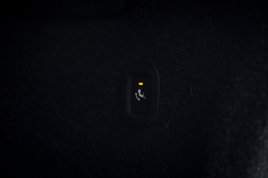 Volvo XC40 Recharge P8 AWD R-Design / Pano / Trekhaak / 20'' / Warmtepomp / Harman Kardon