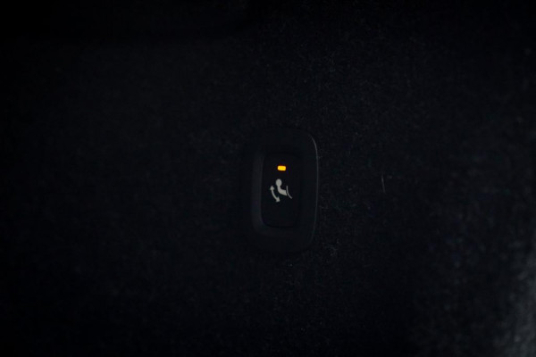 Volvo XC40 Recharge P8 AWD R-Design / Pano / Trekhaak / 20'' / Warmtepomp / Harman Kardon