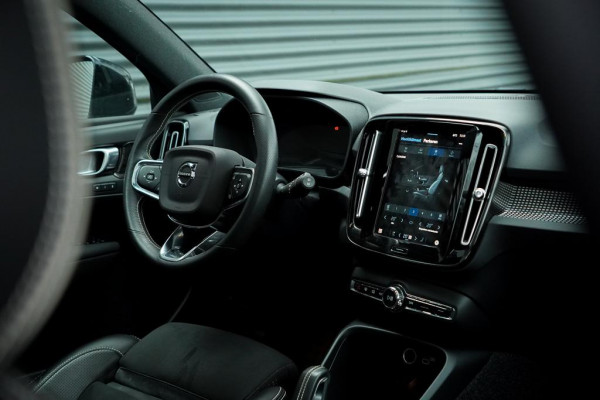 Volvo XC40 Recharge P8 AWD R-Design / Pano / Trekhaak / 20'' / Warmtepomp / Harman Kardon
