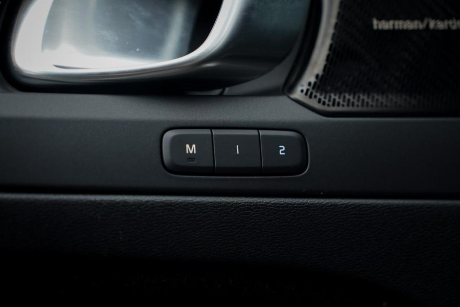 Volvo XC40 Recharge P8 AWD R-Design / Pano / Trekhaak / 20'' / Warmtepomp / Harman Kardon