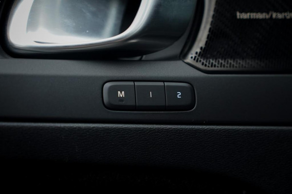 Volvo XC40 Recharge P8 AWD R-Design / Pano / Trekhaak / 20'' / Warmtepomp / Harman Kardon