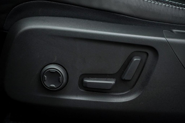Volvo XC40 Recharge P8 AWD R-Design / Pano / Trekhaak / 20'' / Warmtepomp / Harman Kardon