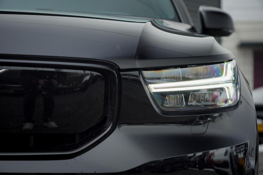Volvo XC40 Recharge P8 AWD R-Design / Pano / Trekhaak / 20'' / Warmtepomp / Harman Kardon