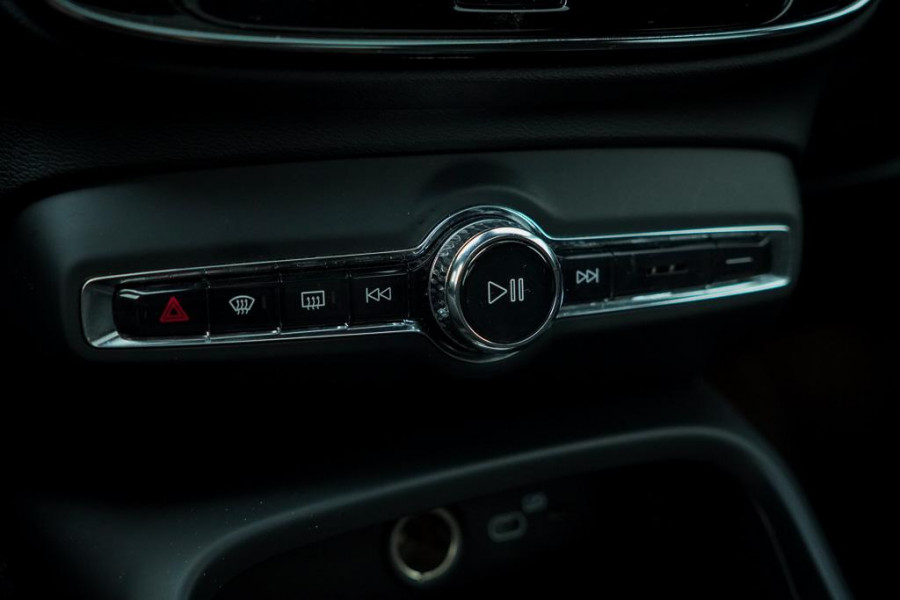 Volvo XC40 Recharge P8 AWD R-Design / Pano / Trekhaak / 20'' / Warmtepomp / Harman Kardon