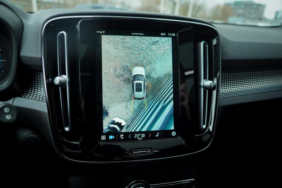 Volvo XC40 Recharge P8 AWD R-Design / Pano / Trekhaak / 20'' / Warmtepomp / Harman Kardon