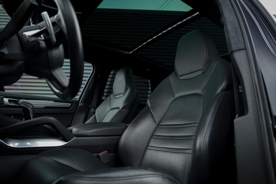 Porsche Cayenne 4.0 Turbo / PSCB / Pano / Burmester / Stoelklima / Trekhaak Elek