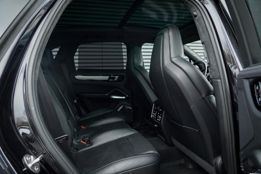 Porsche Cayenne 4.0 Turbo / PSCB / Pano / Burmester / Stoelklima / Trekhaak Elek